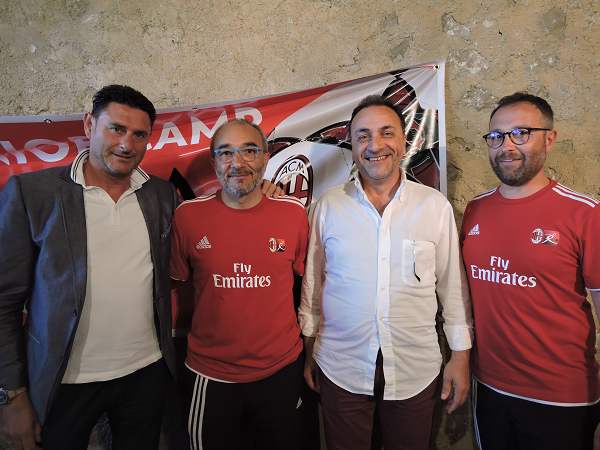 nello-miano-con-i-tecnici-del-milan-camp